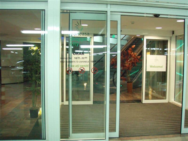 Usi automate la Baneasa Shopping City