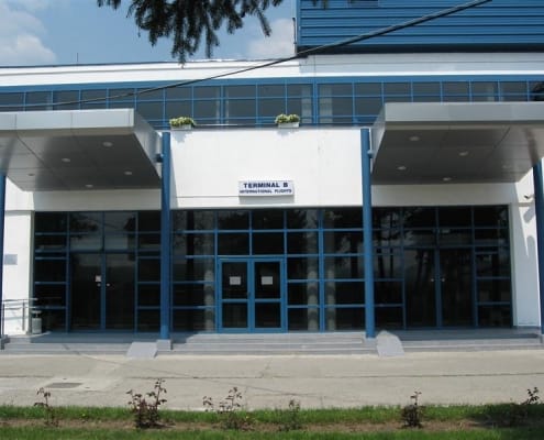 Usi culisante Aeroport International Targu Mures