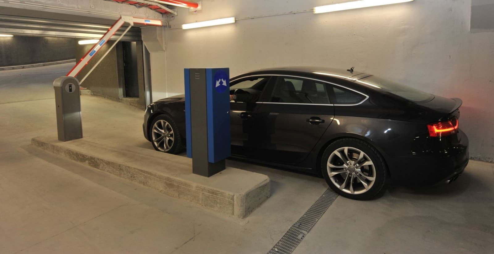 Sistem de parcare automată