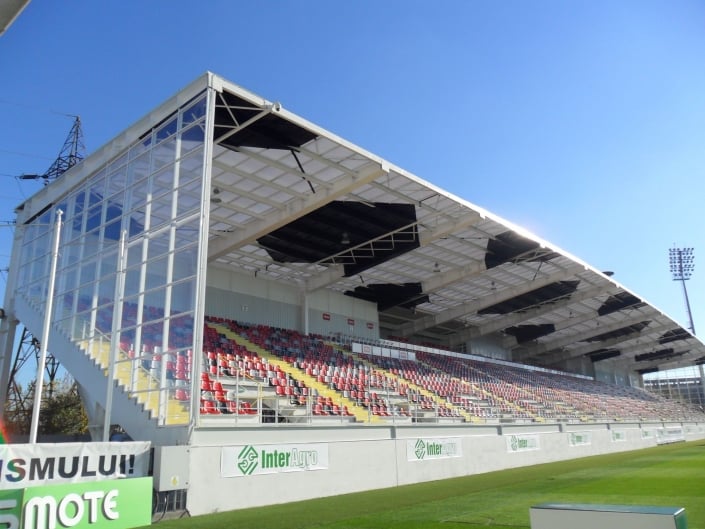 Policarbonat Compact, tribuna stadion