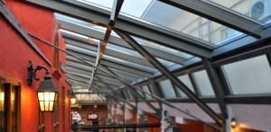 Sistem de ventilatie si desfumare asigurat prin automatizarea ferestrelor.