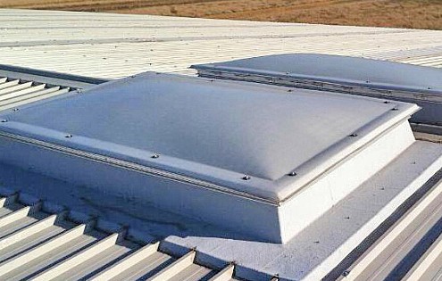 Luminator cupola, Luminatoare din sisteme de policarbonat, luminatoare din policarbonat, sisteme de policarbonat, luminatoare din sisteme de policarbonat compact, luminatoare cu desfumare, luminatoare si trape de fum, luminatoare din policarbonat celular