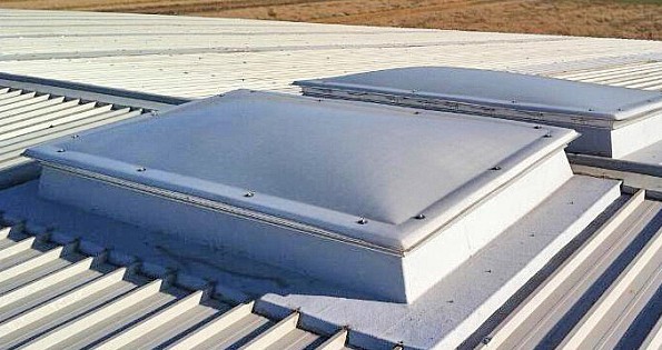 Luminator cupola, Luminatoare din sisteme de policarbonat, luminatoare din policarbonat, sisteme de policarbonat, luminatoare din sisteme de policarbonat compact, luminatoare cu desfumare, luminatoare si trape de fum, luminatoare din policarbonat celular