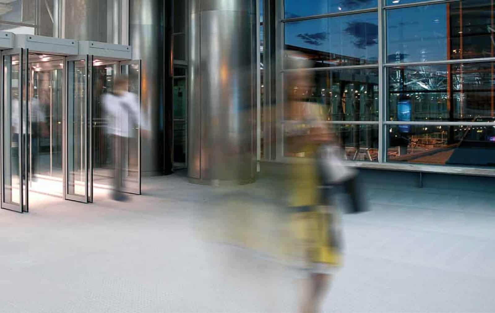 FlipFlow, usi securizate, usi acces controlat, usi control acces, Record Romania, usi automate aeroporturi