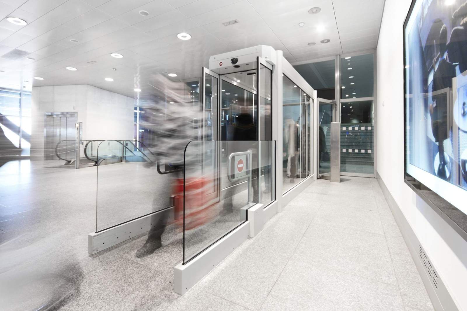 Aeroporturi și gări, usi automate, usi securizate, usi acces controlat