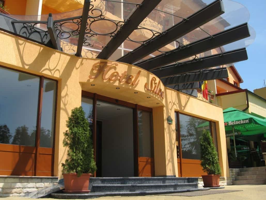 Hotel Silva copertina policarbonat comapct