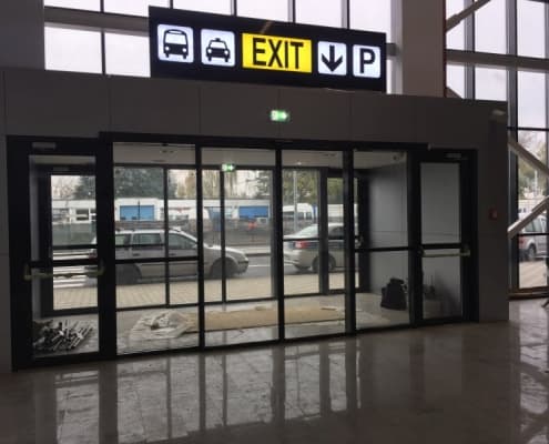 usi automate, aeroporturi și gări, usi culisante, automatizări Kadra la Aeroportul Internațional Bacău