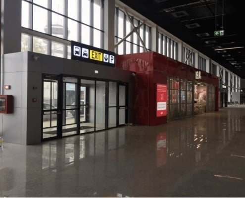 Aeroport Bacau, usi automate