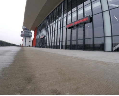 Aeroport Bacau, usi automate