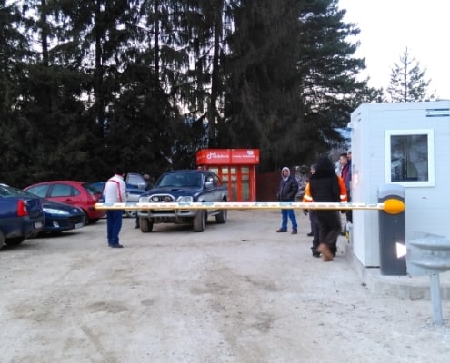 Parcare la baza pârtiei din stațiunea Straja