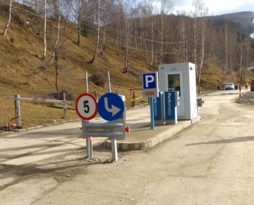 Parcare la baza pârtiei din stațiunea Straja