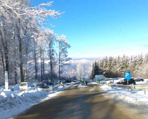 Parcare la baza pârtiei din stațiunea Straja