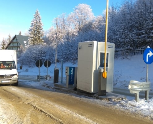 Parcare la baza pârtiei din stațiunea Straja