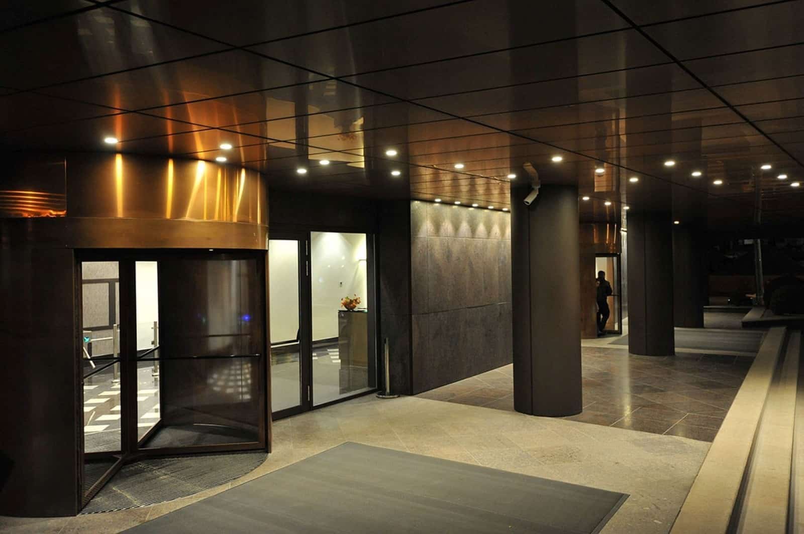 United Business Center, Cluj Napoca, ușa rotativă, ușa de sticlă