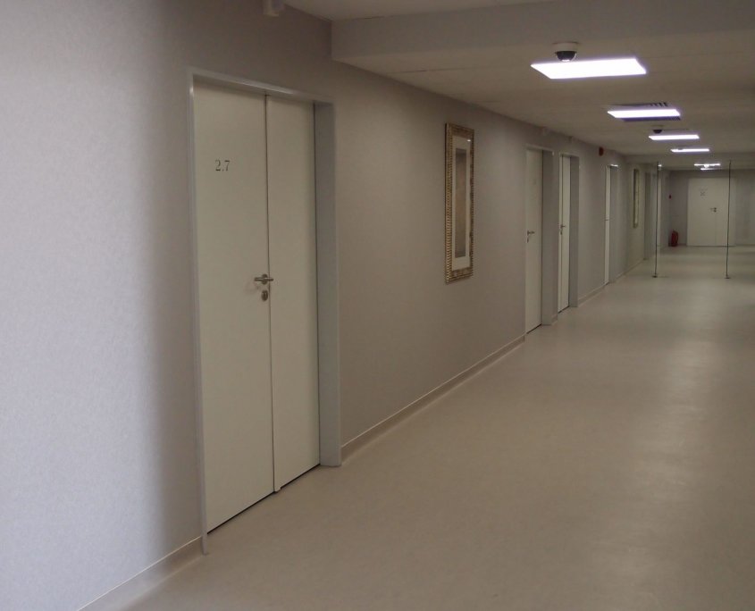 Uși de spital rezistente la foc. usi metalice rezistente la foc, mentenanță uși rezistente la foc