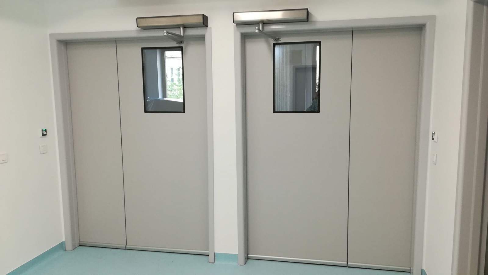 Ușă de spital automată batantă