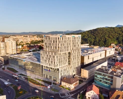 AFI-Brasov, acces automat, usi automate