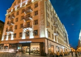 Usi automate magazin usa automata culisanta RECORD pentru Starbucks Timisoara un plus de eleganta oferit de usile producatorului elvetian Record.