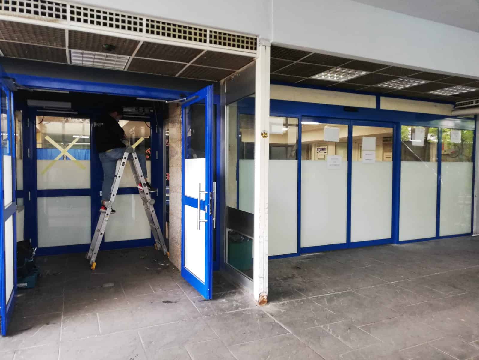 Ușă culisantă cu sistem break-out, uși batante automate pentru UPU Floreasca (3)