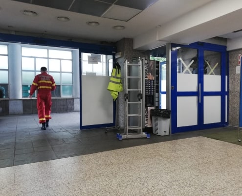 Ușă culisantă cu sistem break-out, uși batante automate pentru UPU Floreasca (3)