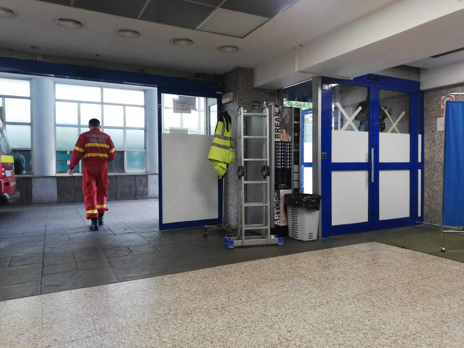 Ușă culisantă cu sistem break-out, uși batante automate pentru UPU Floreasca (3)