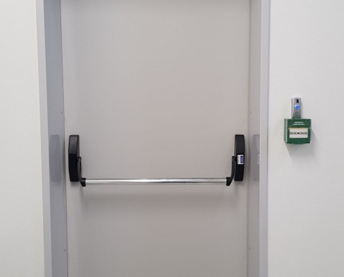 Sistem uși glisante automate pentru clinica Opthmax din Ploiești (1)