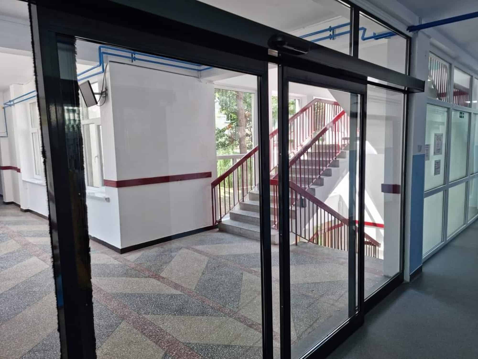 Acces sigur si curat in sectia modernizata de medicina interna a Spitalului Municipal Orsova cu usi Tormed de la KADRA 3