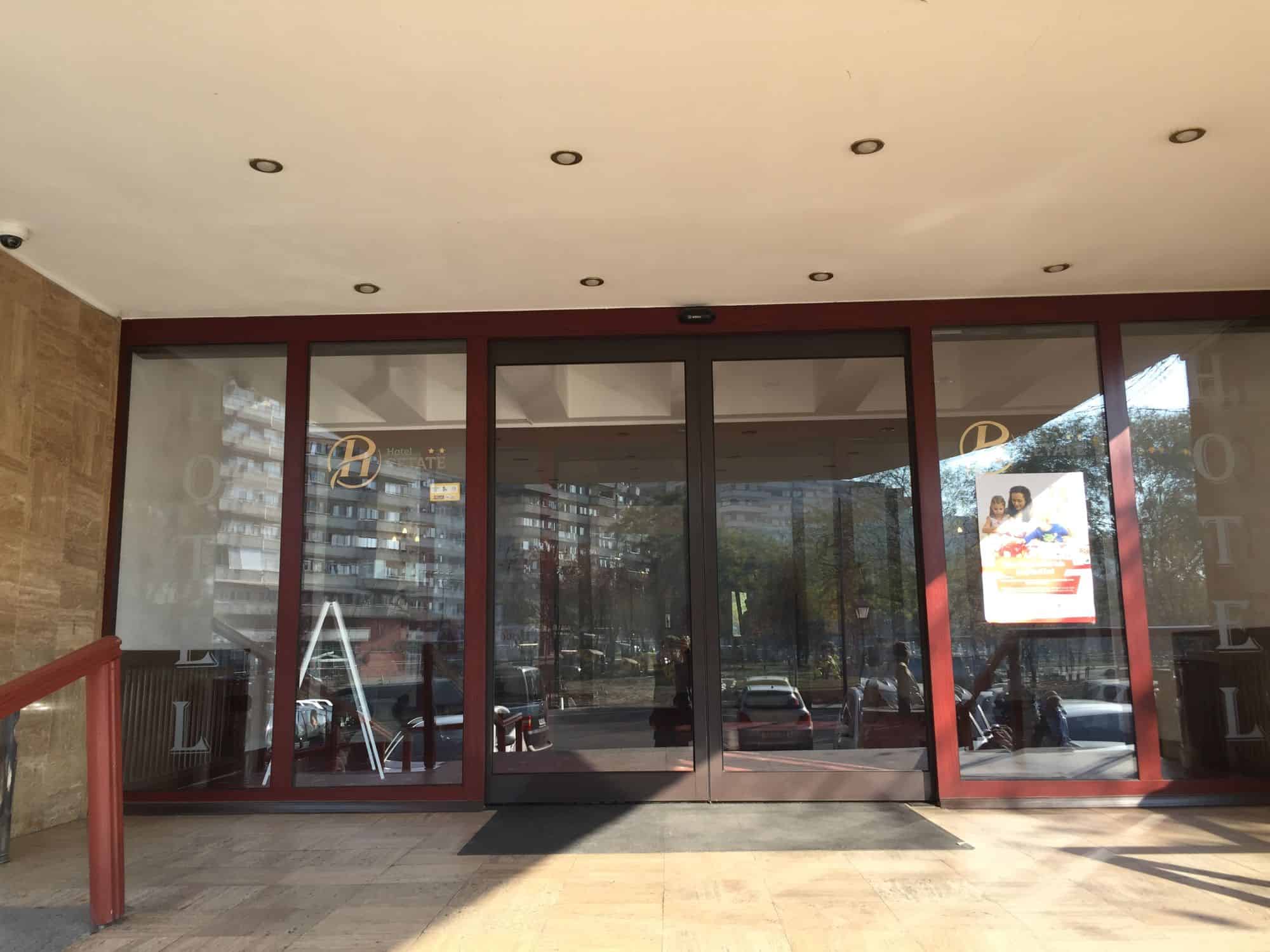 Usi automate pentru sectorul Horeca usa culisanta