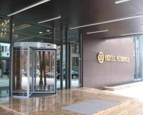Usi automate pentru sectorul Horeca usi rotative