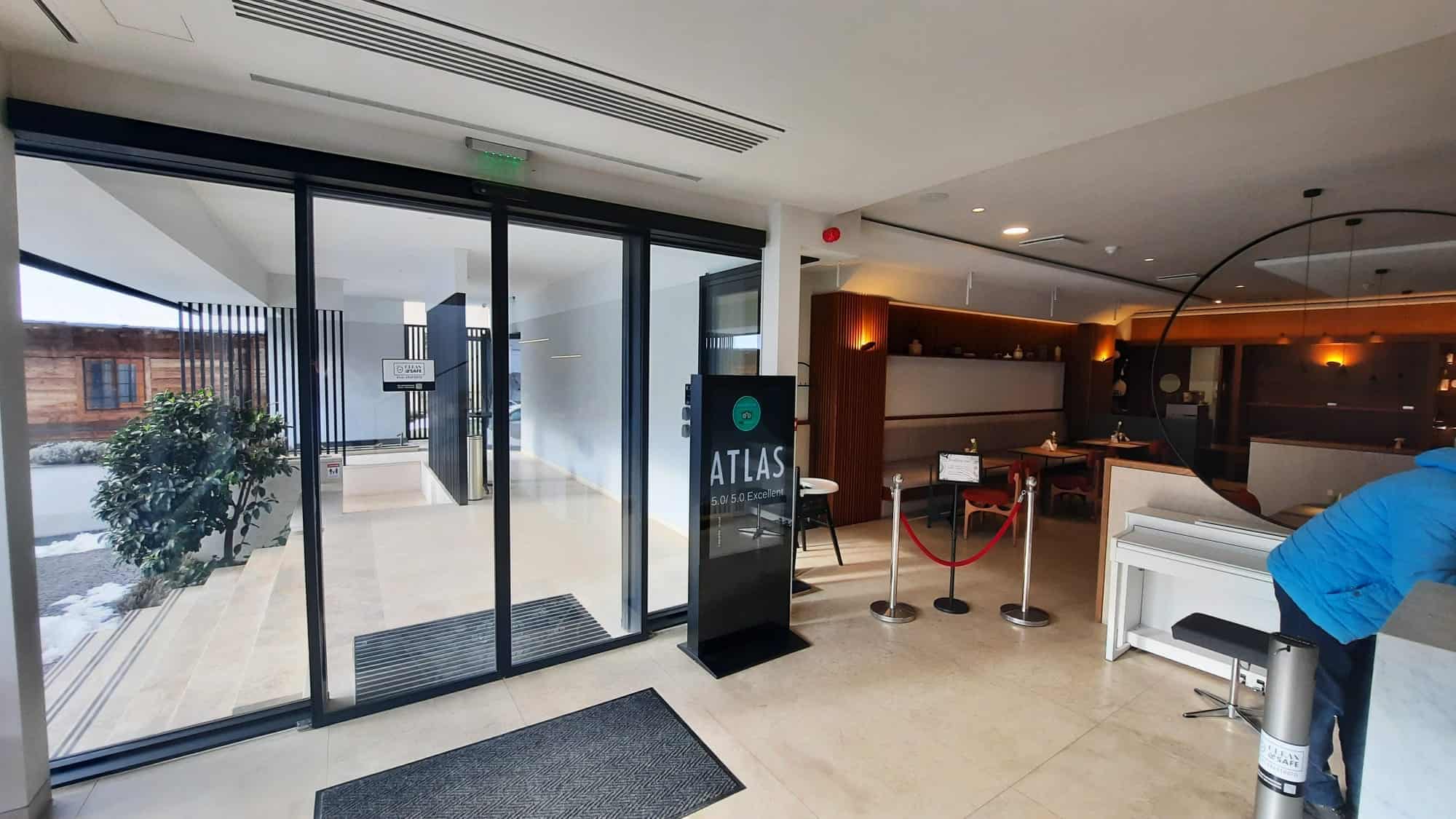 Sistem integrat de control al accesului la Aparthotel Atlas din Piatra Neamt 1