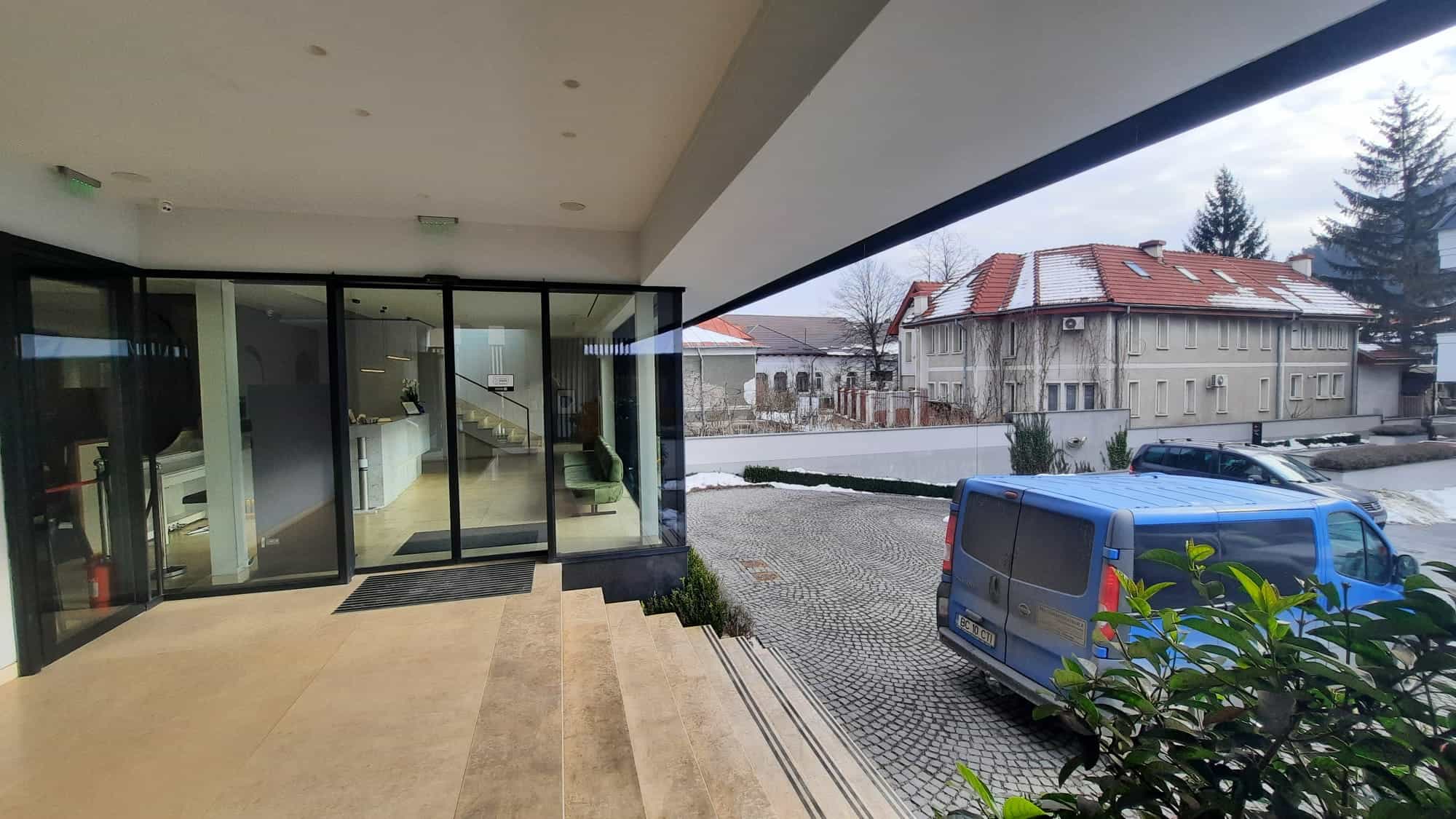 Sistem integrat de control al accesului la Aparthotel Atlas din Piatra Neamt 3
