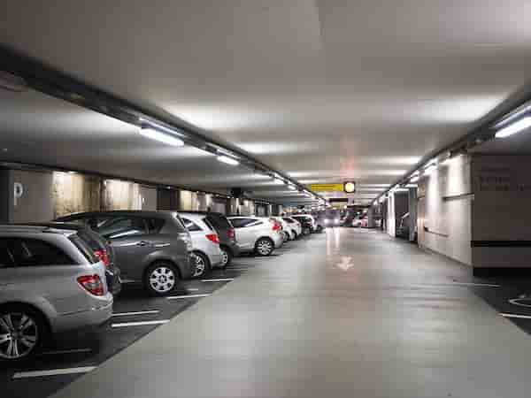 1 smart parking - masini parcate intr-o parcare subterana