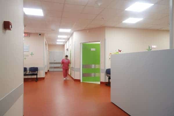 3 amenajare cabinet medical - usi medicale intr-o amenajare de clinica