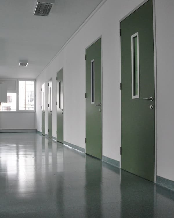 3 amenajare cabinet medical - usi medicale intr-o clinica