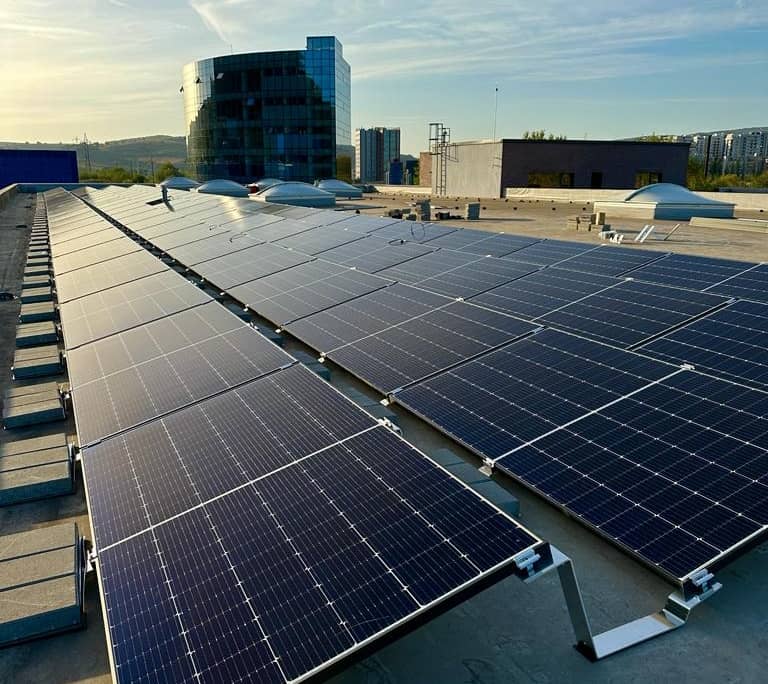 KADRA face încă un pas către un viitor mai sustenabil și trece la energie verde pentru sediul din Cluj