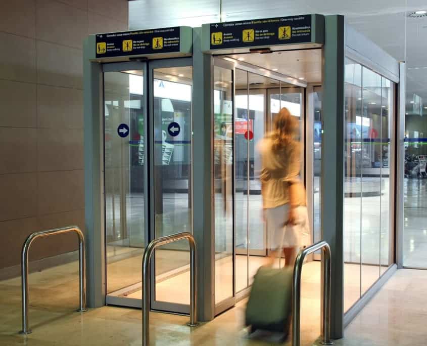 Flip Flow tunel unidirectional cu usi automate
